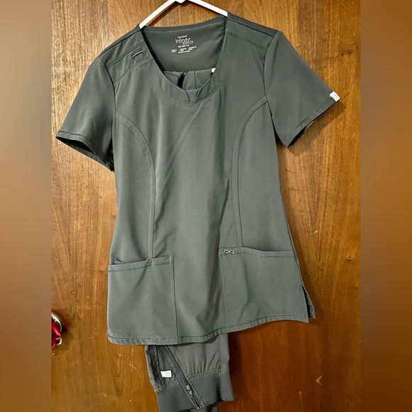 Cherokee Infinity Scrub Set✨ - Picture 2 of 9